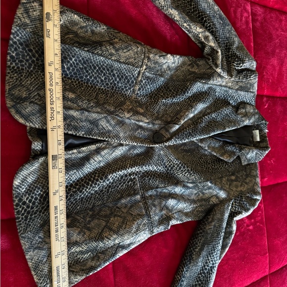 Harve Benard Python Snake Print Faux Fur Jacket Lined Size 4 Button Front - Picture 13 of 13